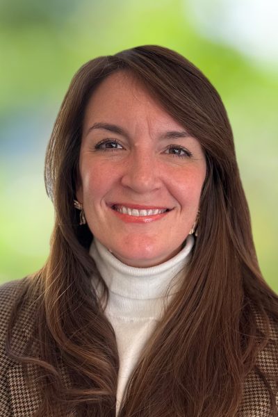 C3-Headshot-MaggieDelahoyde